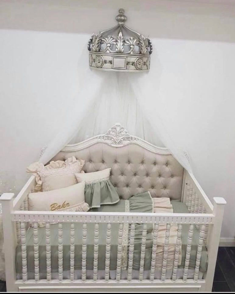Manor cot