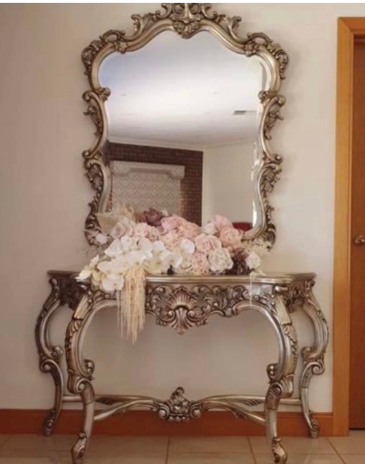 Royal console with mirror
