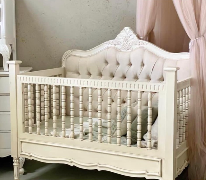 Manor cot