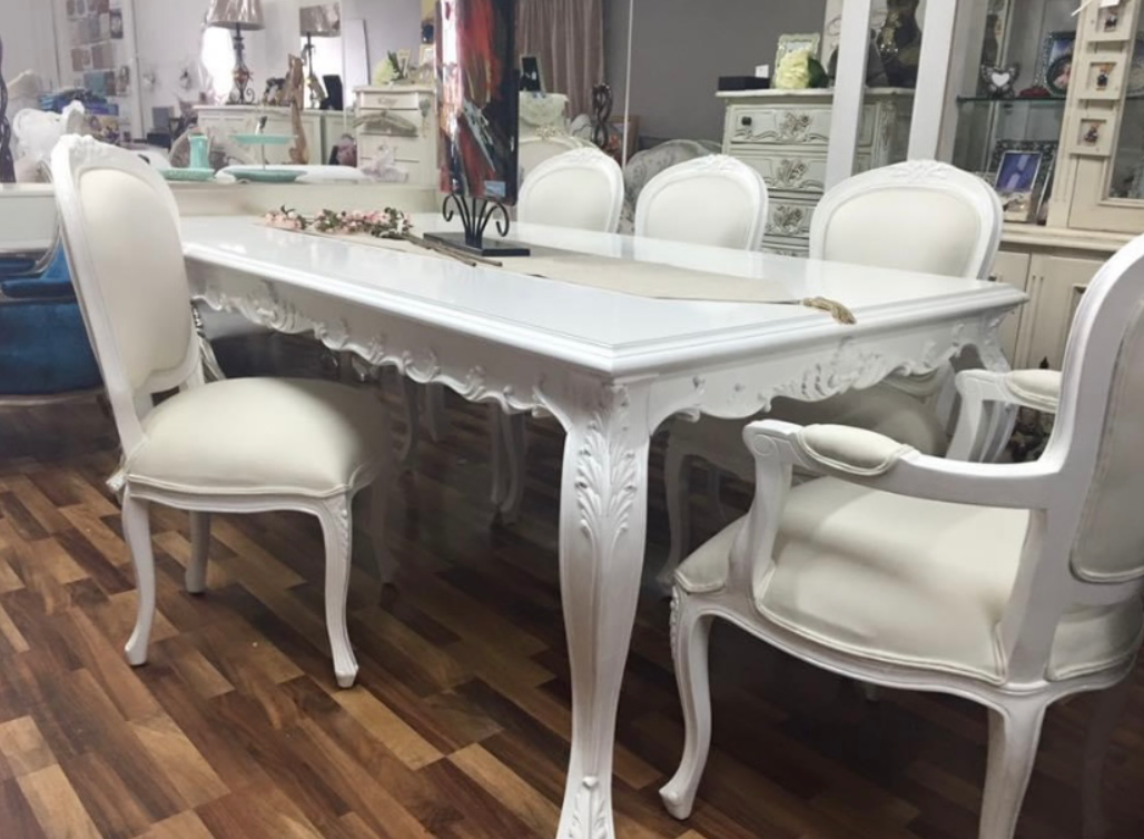 French dining table - 6-8 seater