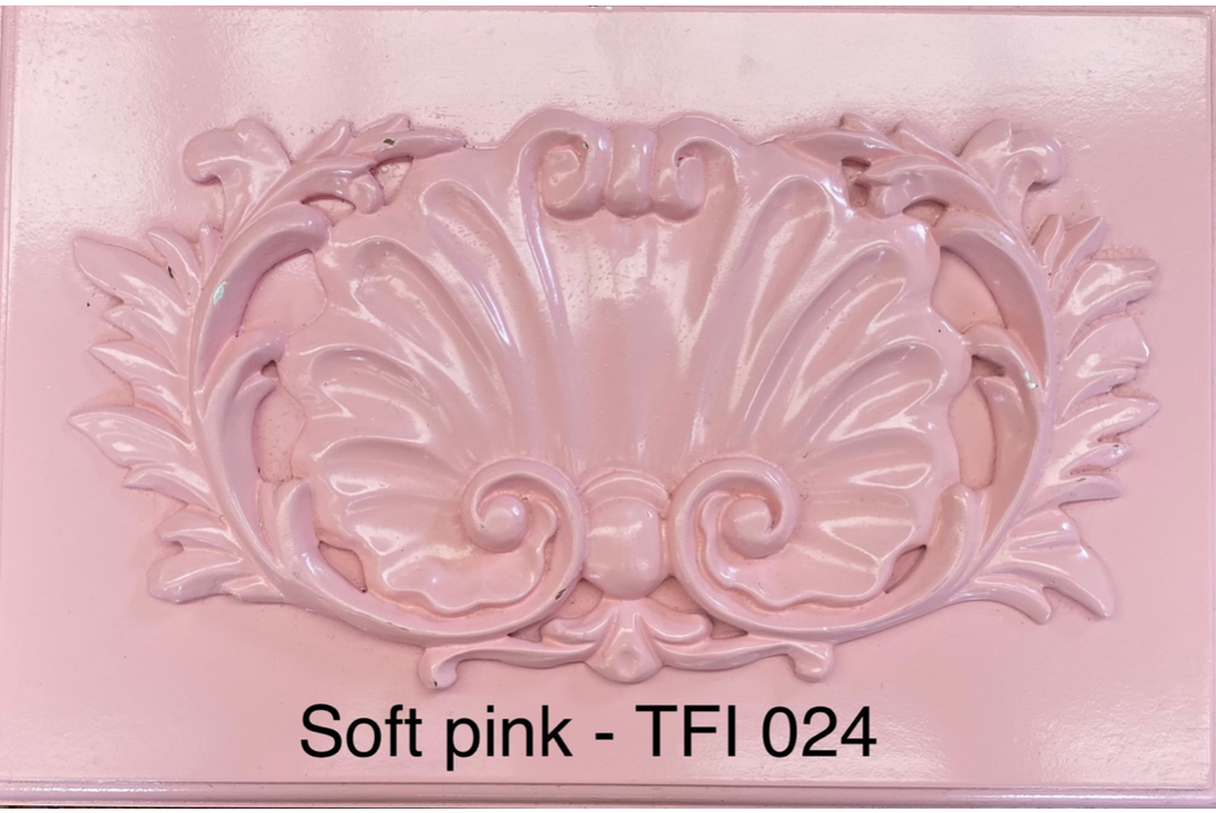 Baroque cot